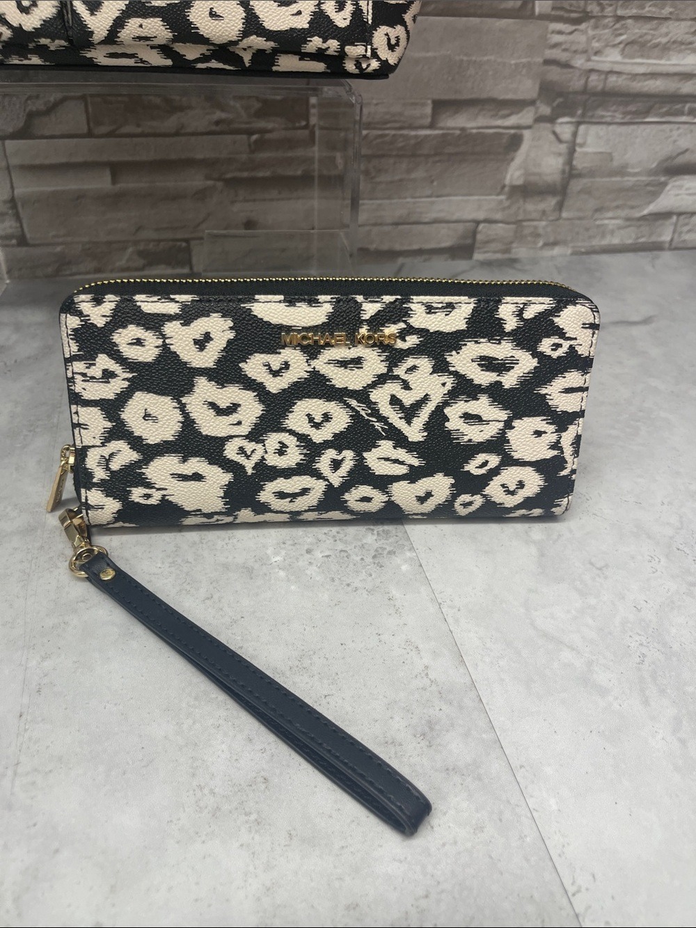 Michael Kors Heart Leopard Print Pocket Tote & Matching Wallet Black White - Picture 6 of 10